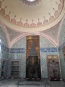 Photo - La chambre d'amour du harem et son plafond richement décoré