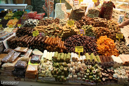 Photo - Fruits secs, confiseries et spécialités Turques au Bazar Egyptien
