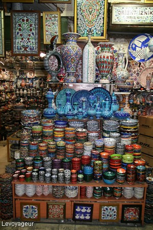 Photo - Grand bazar - Magasin de céramiques et porcelaines