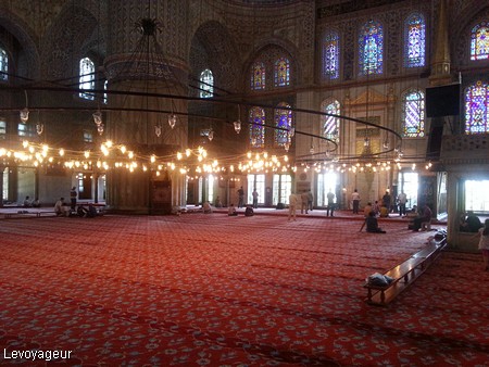 Photo - L'intérieur de la mosquée bleue
