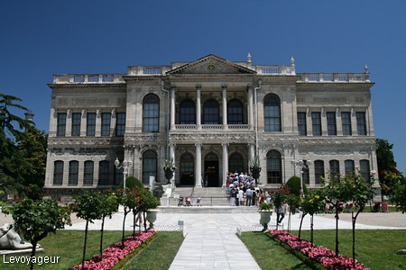 Photo - Façade du palais de Dolmabahçe