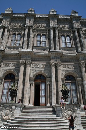Photo - Porte d'entrée du palais de Dolmabahçe
