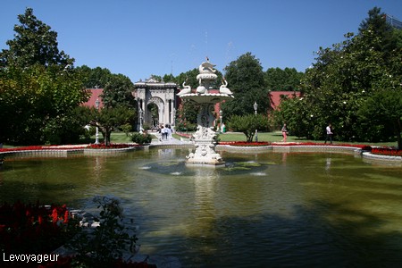 Photo - Les jardins du palais de Dolmabahçe